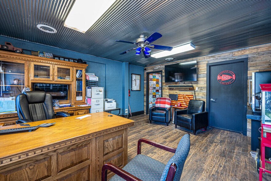 More Photos Of 104 N Orange St, Butler Freestanding For Lease