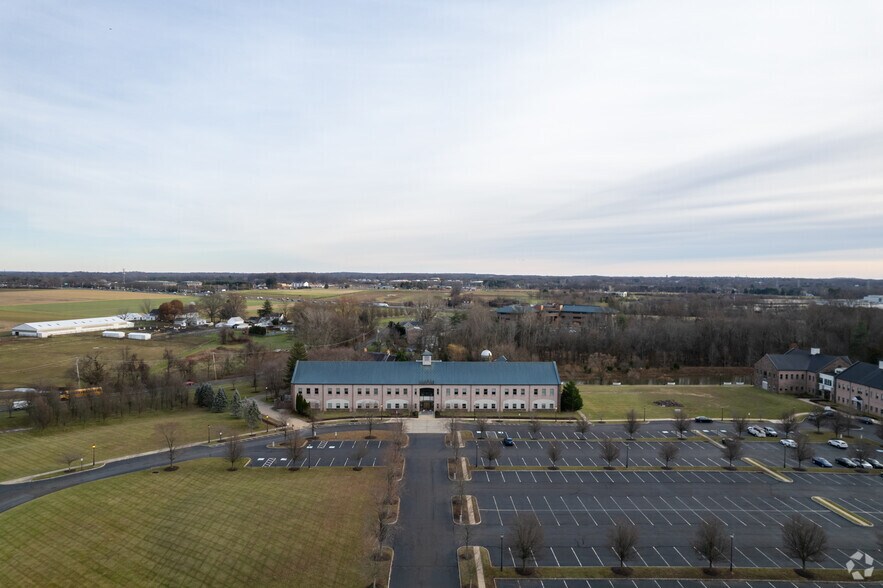 More Photos Of 1 Caufield Pl, Newtown Unknown For Lease