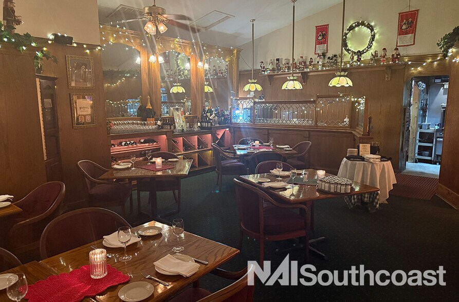 More Photos Of 3200 NE Maple Ave, Jensen Beach Restaurant For Lease