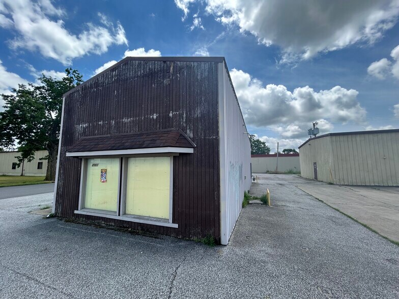 More Photos Of 2019 W Lusher Ave, Elkhart Warehouse For Sale