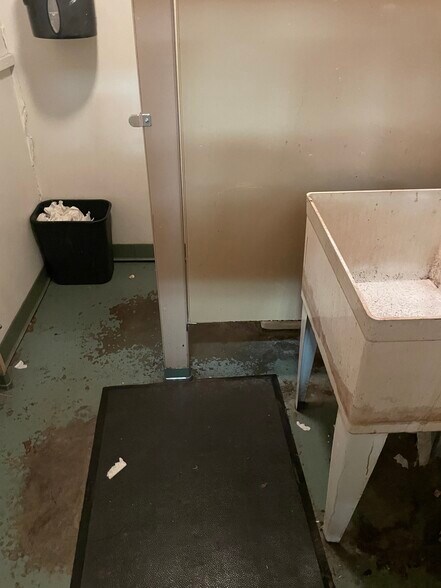 More Photos Of 79 Day St, Norwalk Warehouse For Lease