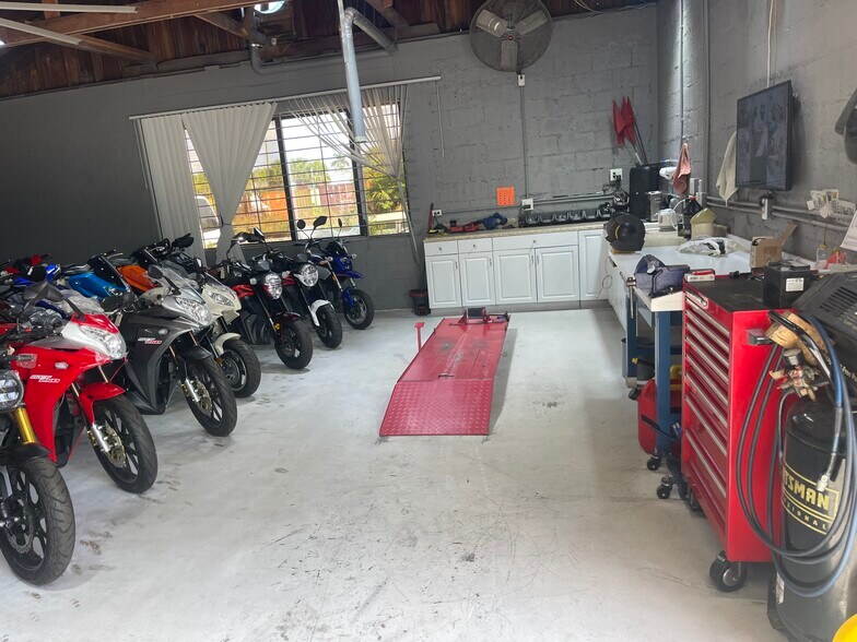 More Photos Of 1110 2nd Ave S, Lake Worth Warehouse For Sale