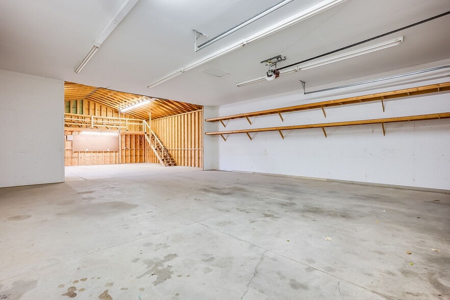 More Photos Of 121 S Water St, Derby Office For Sale