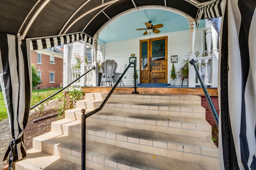 More Photos Of 412 6th St, Bristol Restaurant For Sale