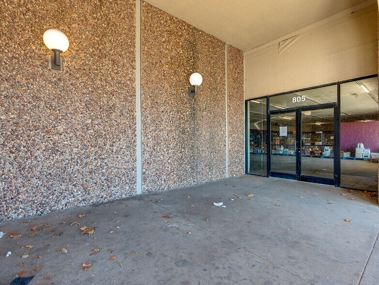 More Photos Of 801-807 N Broadway Ave, Ada Storefront For Lease