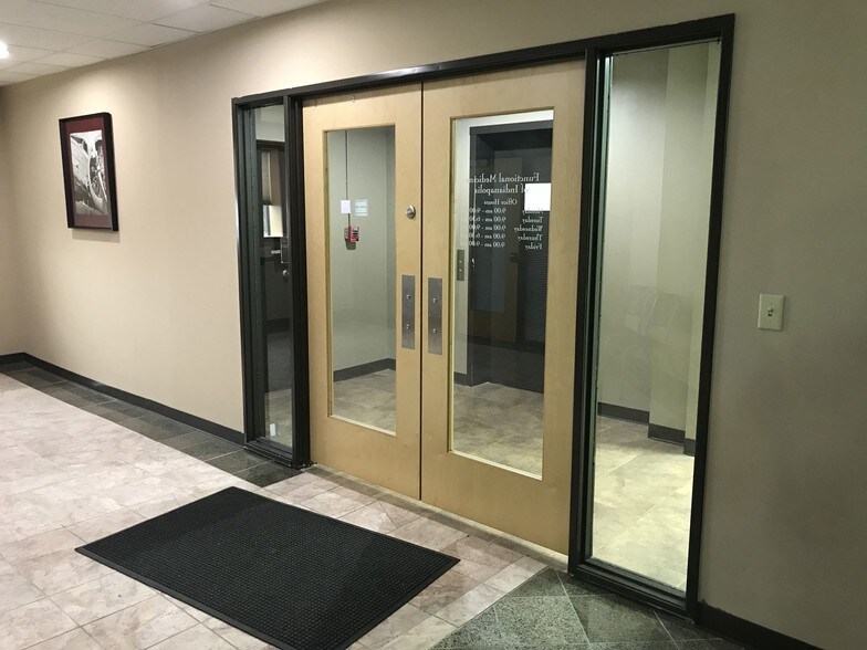 More Photos Of 55 S State Ave, Indianapolis Flex For Sale