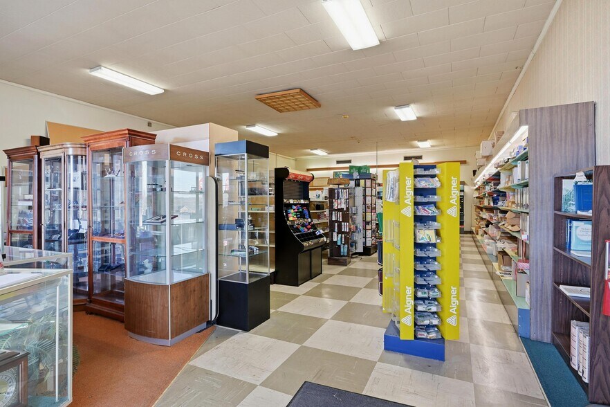 More Photos Of 156 Central Ave NW, Cleveland Convenience Store For Sale