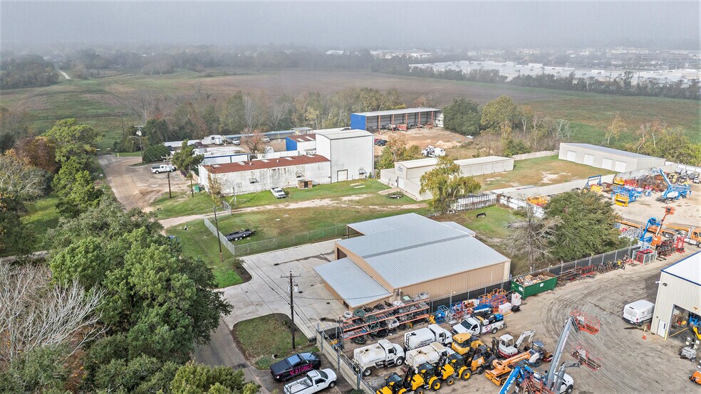 More Photos Of 6933 Olson Ln, Pasadena Service For Sale