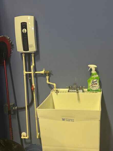 More Photos Of 4428-4450 Eagle Falls Pl, Tampa Warehouse For Lease