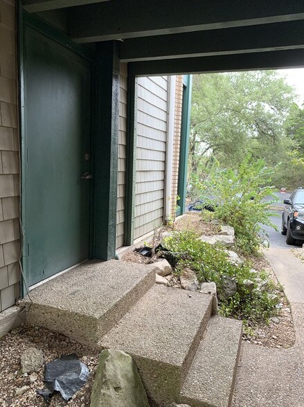 More Photos Of 2525 Wallingwood Dr, Austin Unknown For Lease