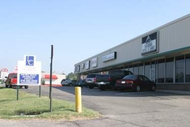 More Photos Of 200 W Greenway Ct, Derby Unknown For Lease