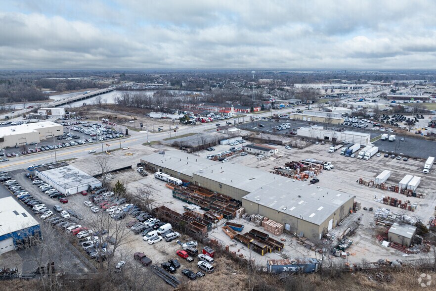 More Photos Of 2234-2296 N Rand Rd, Palatine Warehouse For Sale