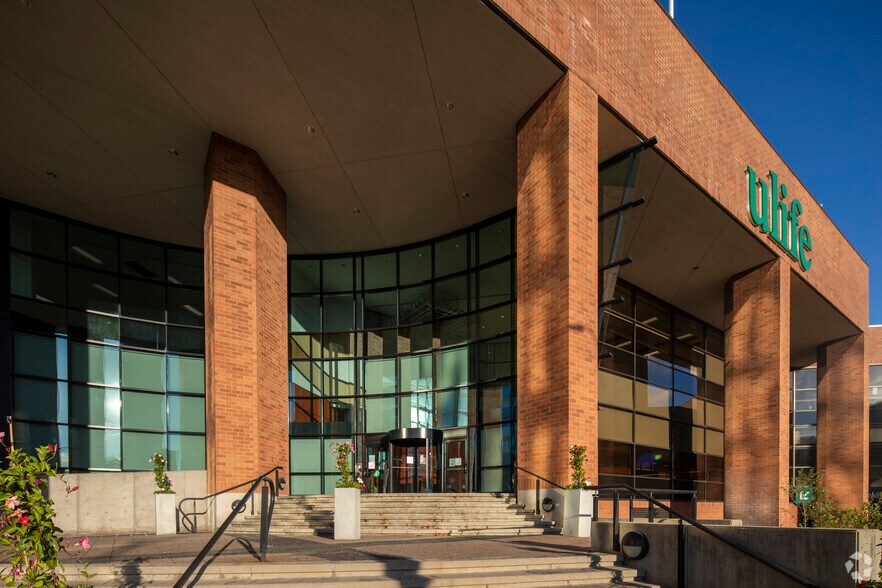 More Photos Of 25 Water St S, Kitchener Office For Lease