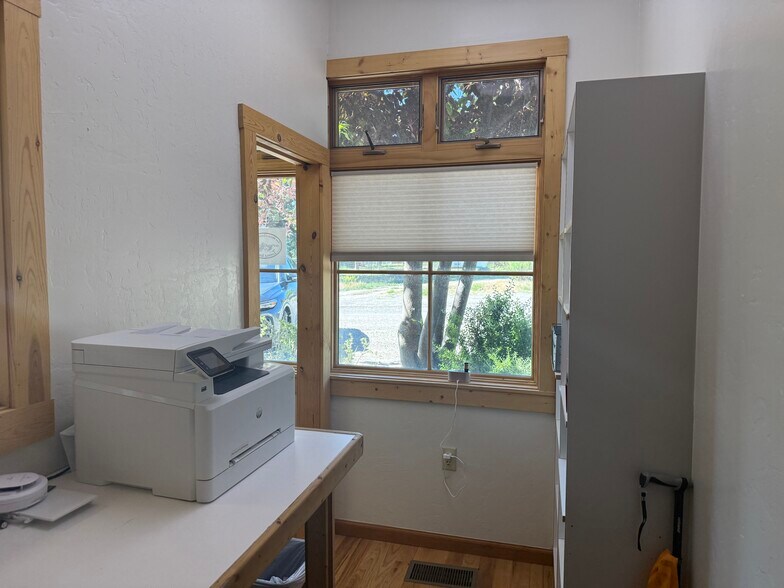More Photos Of 195 S Lena St, Ridgway Medical For Sale