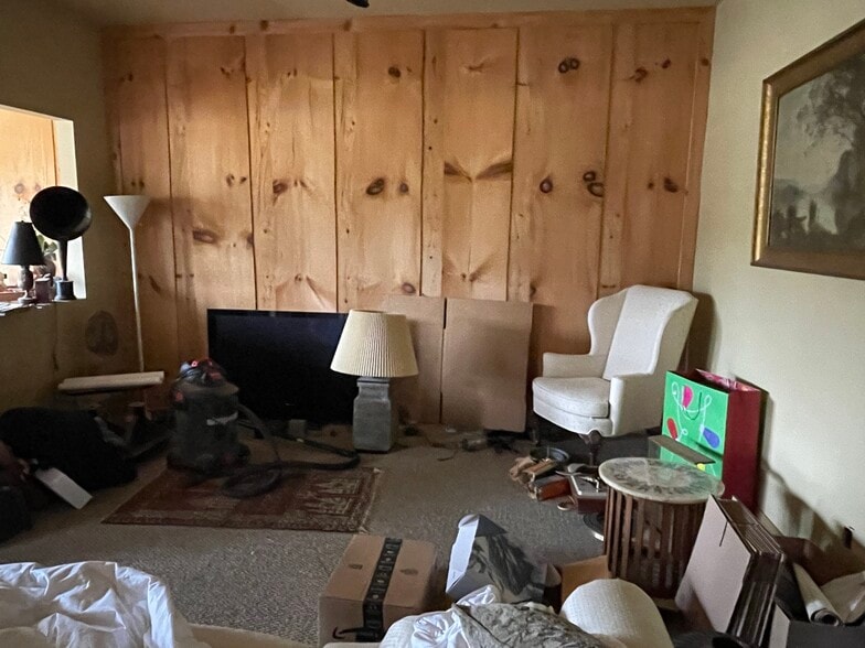 More Photos Of 102-103 Hicks Road Rd, Renfrew Flex For Sale