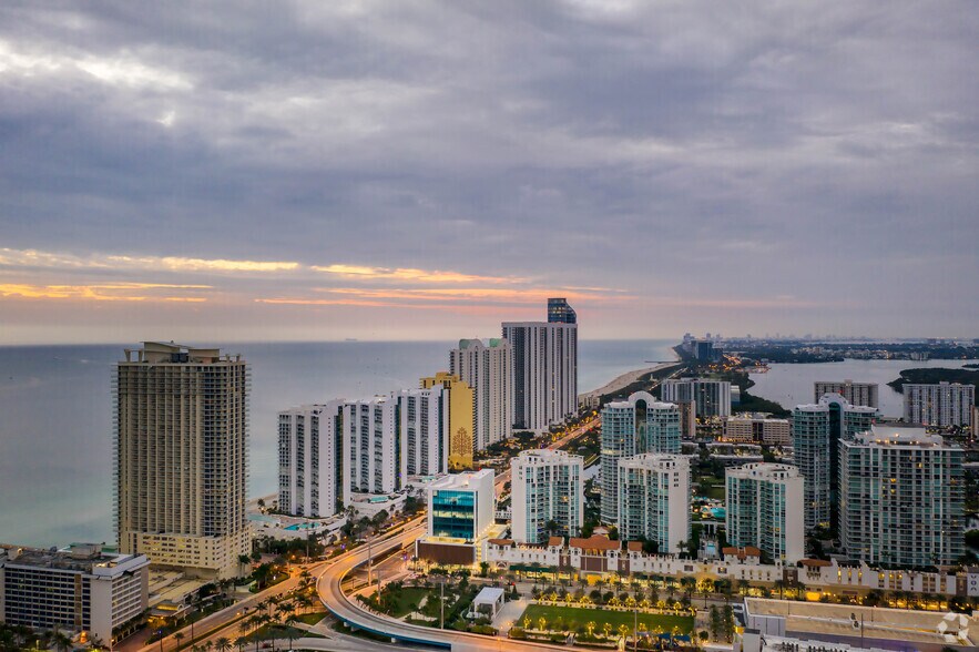 More Photos Of 16690 Collins Ave, Sunny Isles Beach Office For Lease