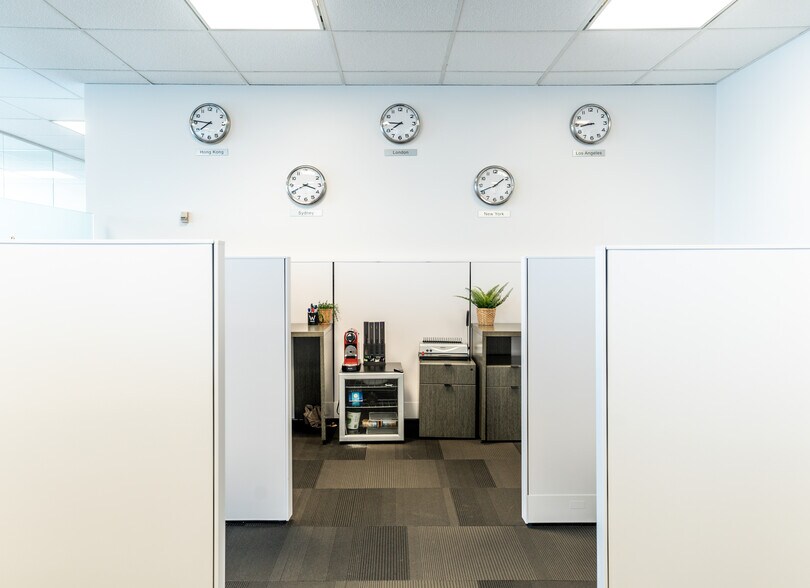 Primary Photo Of 1 Adelaide St E, Toronto Coworking Space