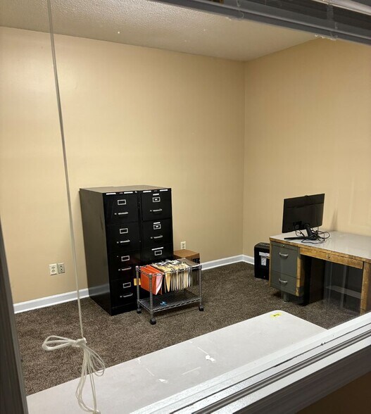 More Photos Of 916 Roanoke Ave, Roanoke Rapids Flex For Lease