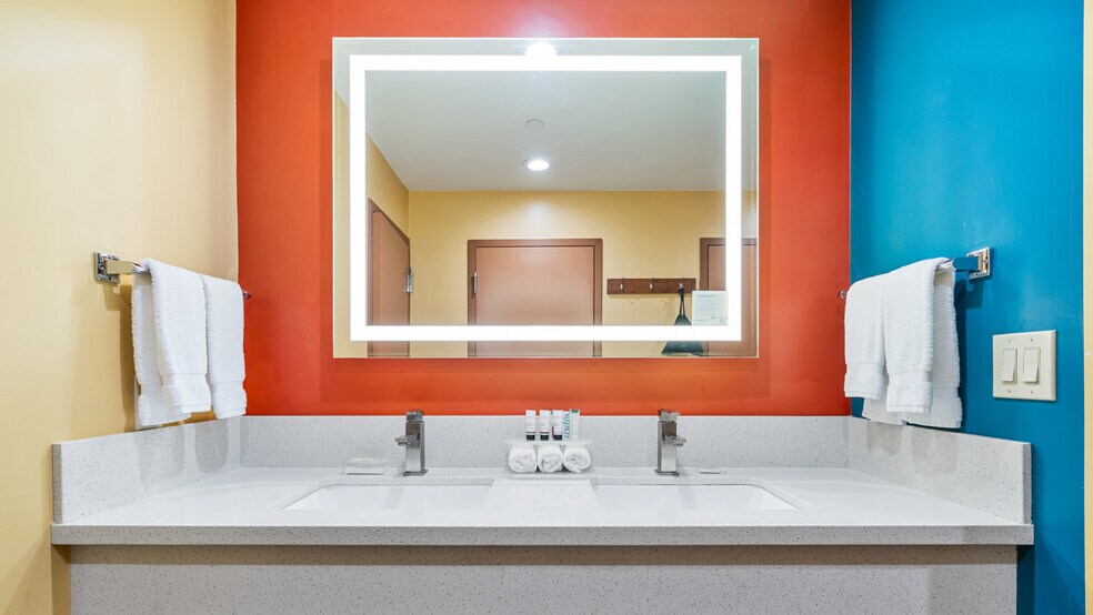 More Photos Of 178 Dry Creek Rd, Healdsburg Hotel For Sale