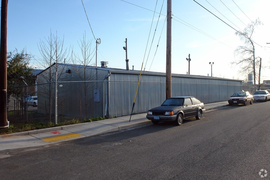 More Photos Of 8713 NE Emerson St, Portland Flex For Lease