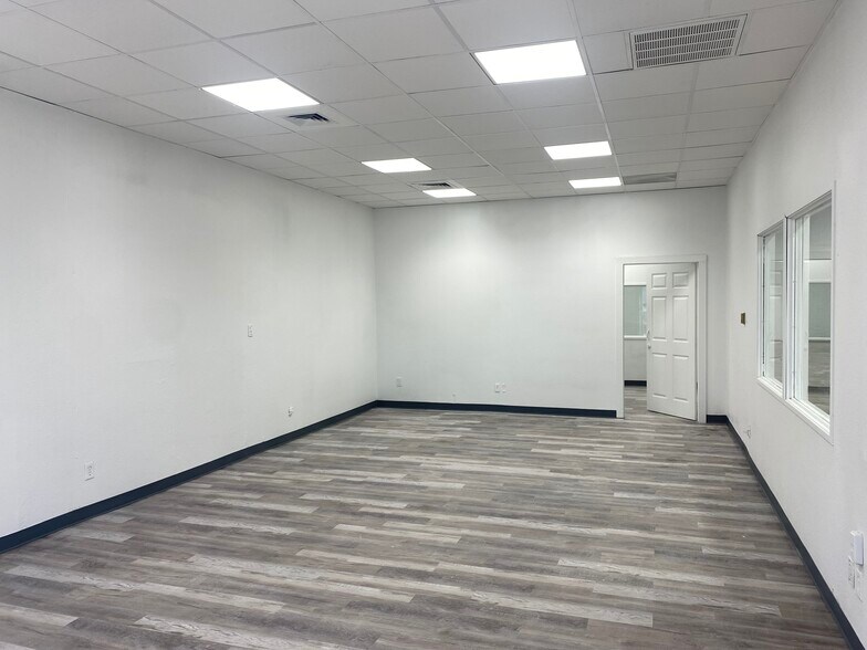 More Photos Of 10734-10742 Colewood Ln, Dallas Warehouse For Lease