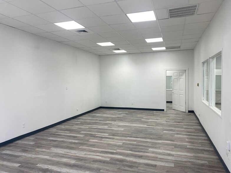 More Photos Of 10735 Metric Dr, Dallas Warehouse For Lease
