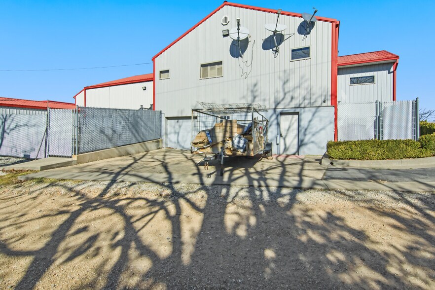 More Photos Of 7 Honey Springs Loop, Brumley Service Station For Sale