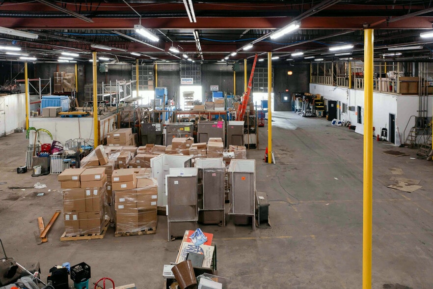 More Photos Of 210 W Terminal Rd, Liverpool Distribution For Lease
