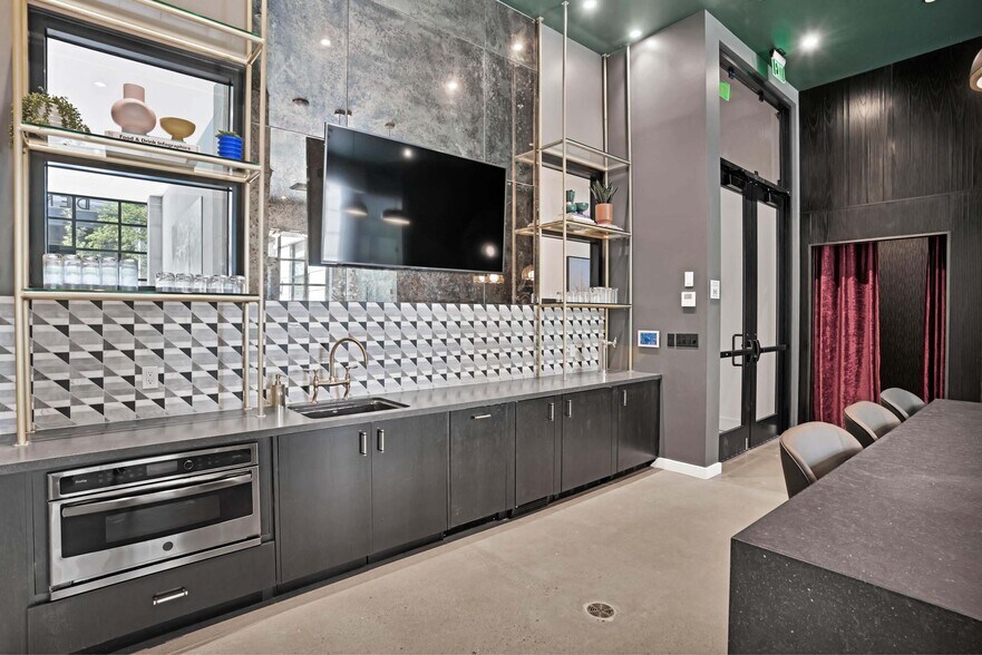 More Photos Of 518 NE 20th Ave, Portland Apartments For Lease