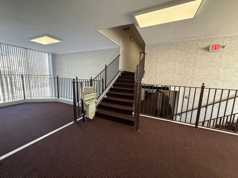 More Photos Of 121 Lincoln St, Worcester Healthcare For Lease