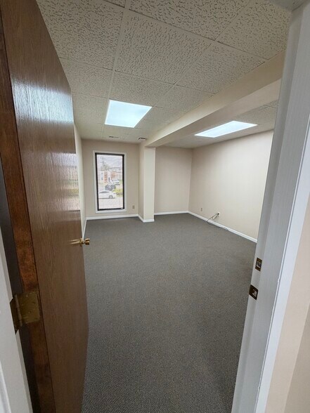 More Photos Of 20620 Burl Ct, Joliet Warehouse For Lease