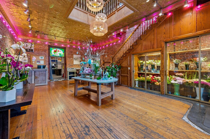 More Photos Of 102 W Main St, Grass Valley General Retail For Sale