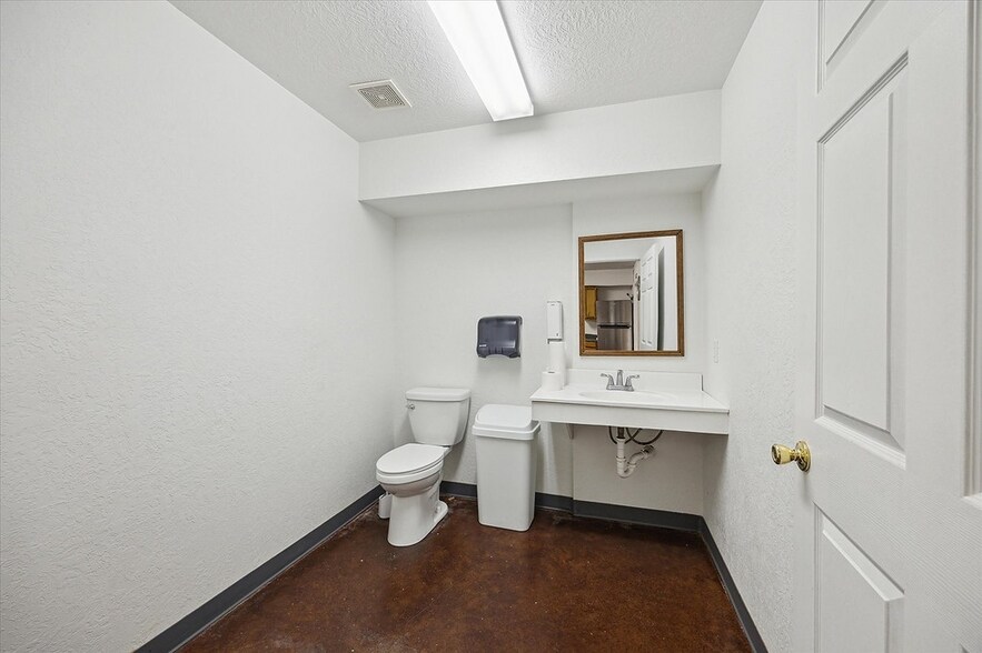 More Photos Of 920 Front St, Columbus Warehouse For Sale