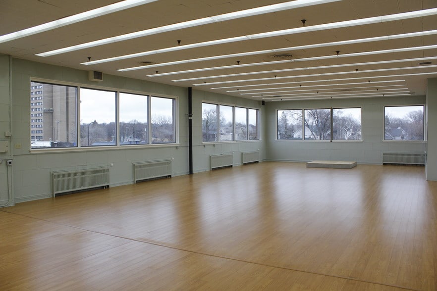 More Photos Of 1618-1620 Central Ave NE, Minneapolis Warehouse For Lease