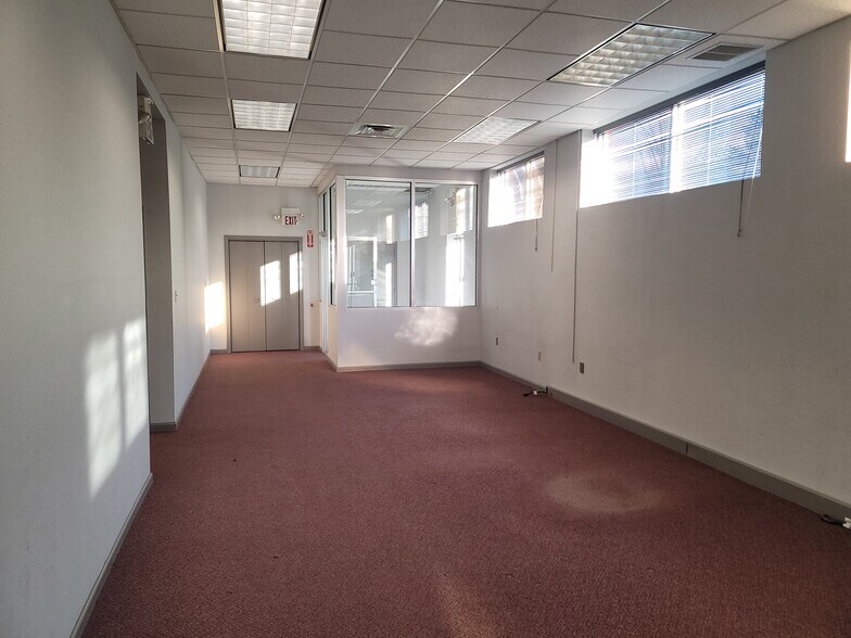 More Photos Of 1615 Lincoln Way, White Oak Storefront For Lease