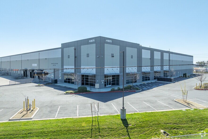 More Photos Of 8670 Fruitridge Rd, Sacramento Warehouse For Lease