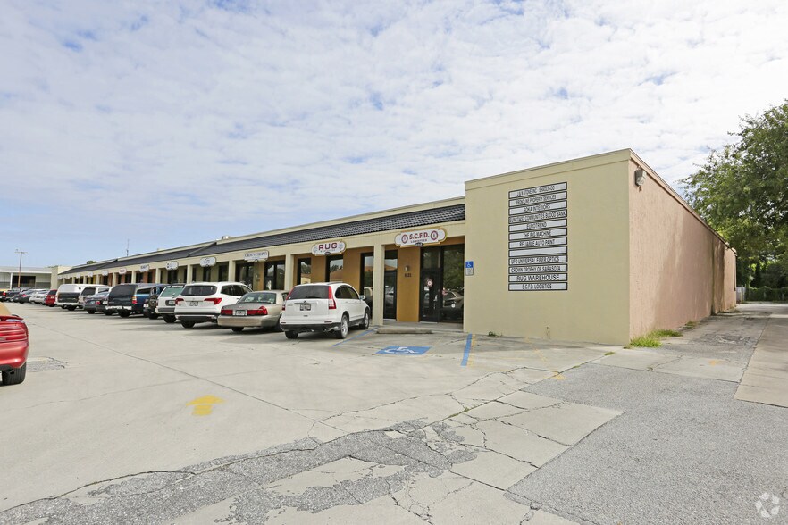 Primary Photo Of 6111-6121 Clark Center Ave, Sarasota Showroom For Lease