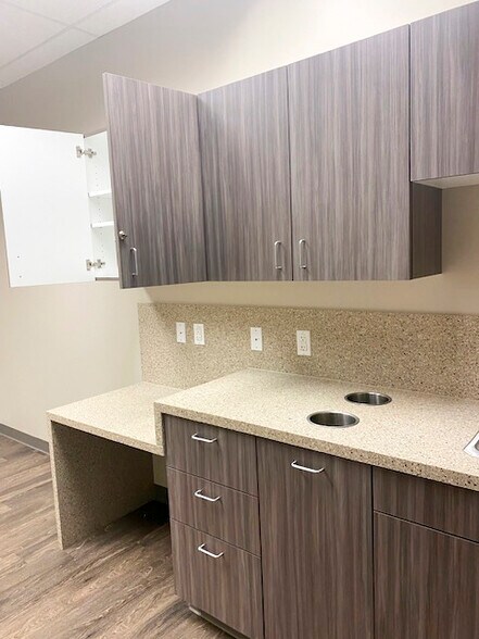 More Photos Of 12201 Renfert Way, Austin Medical For Lease