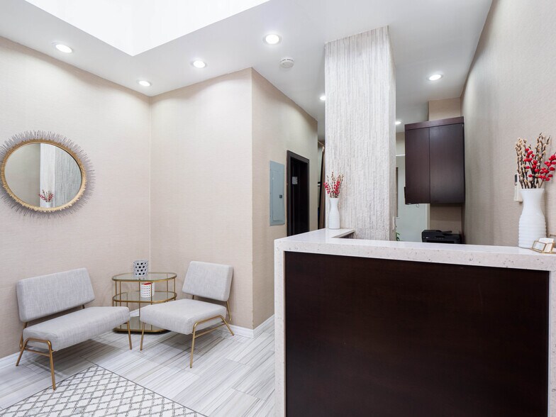 More Photos Of 130 E 63rd St, New York Apartments For Sale