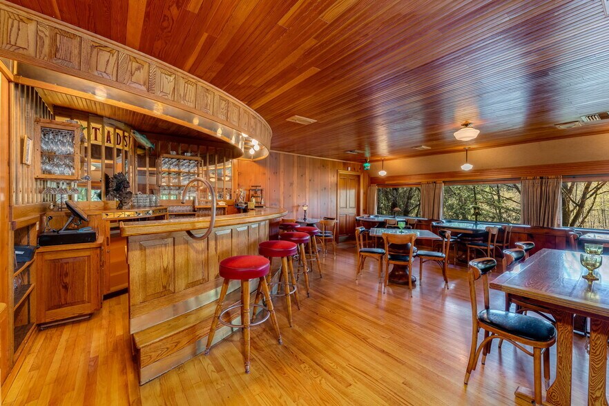 More Photos Of 1325 E Columbia River Hwy, Troutdale Restaurant For Sale