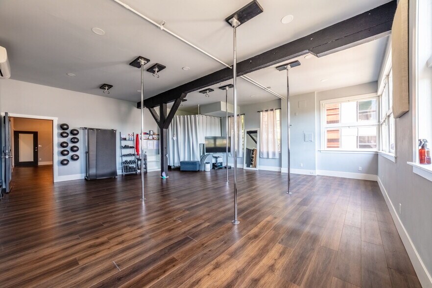 More Photos Of 1607 Dexter Ave N, Seattle Office For Lease