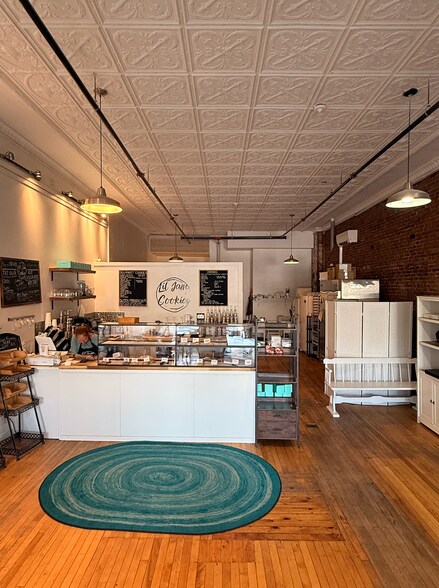 More Photos Of 146 Maine st, Brunswick Office For Lease