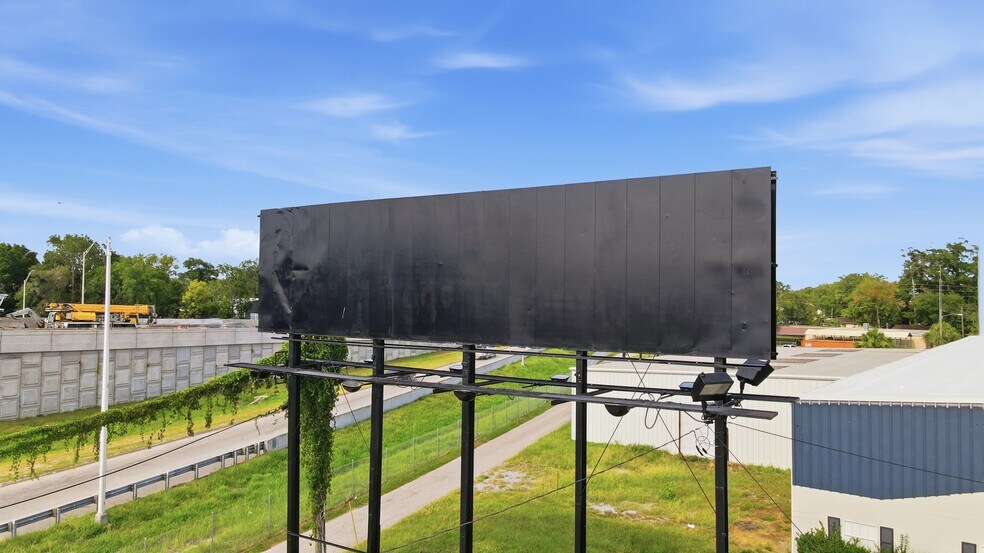 More Photos Of 619 Cassat Ave, Jacksonville Warehouse For Lease