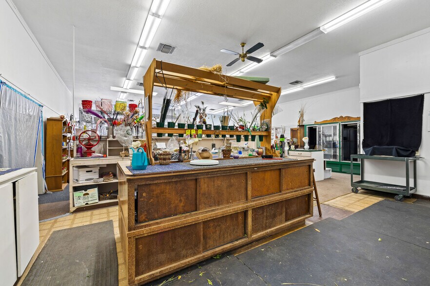 More Photos Of 242 S Main St, Willits Freestanding For Sale