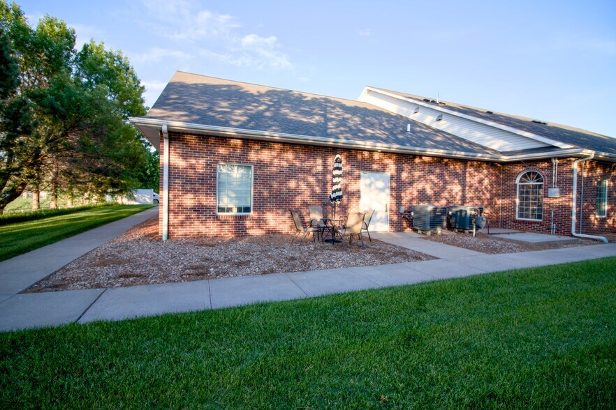 More Photos Of 5308 Parklane Pl, Kearney Office For Sale