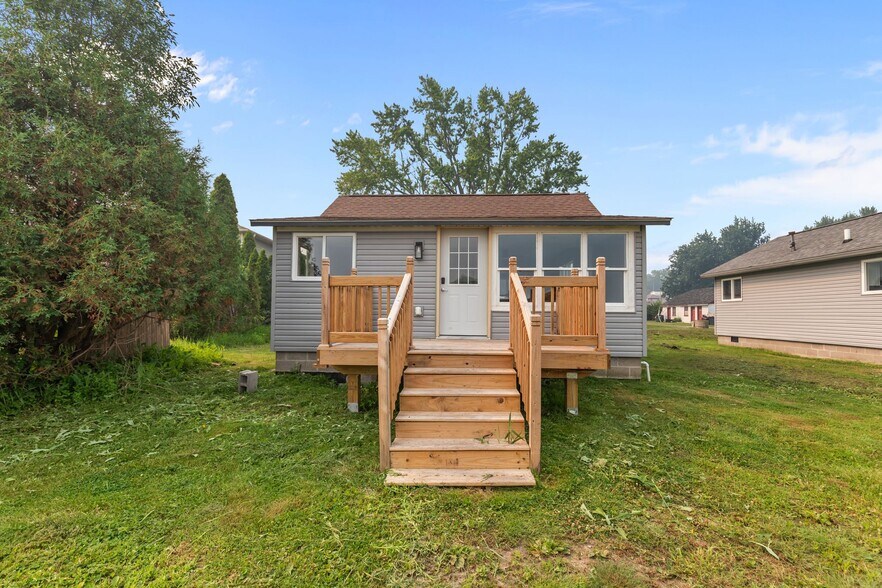 More Photos Of 138 E Front St, Marquette Trailer Camper Park For Sale
