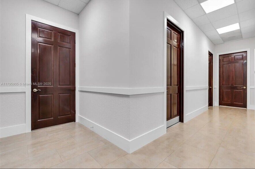 More Photos Of 8145 NW 33rd St, Doral Warehouse For Lease