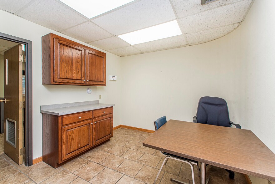More Photos Of 724 Avenue F, Bogalusa Office For Sale