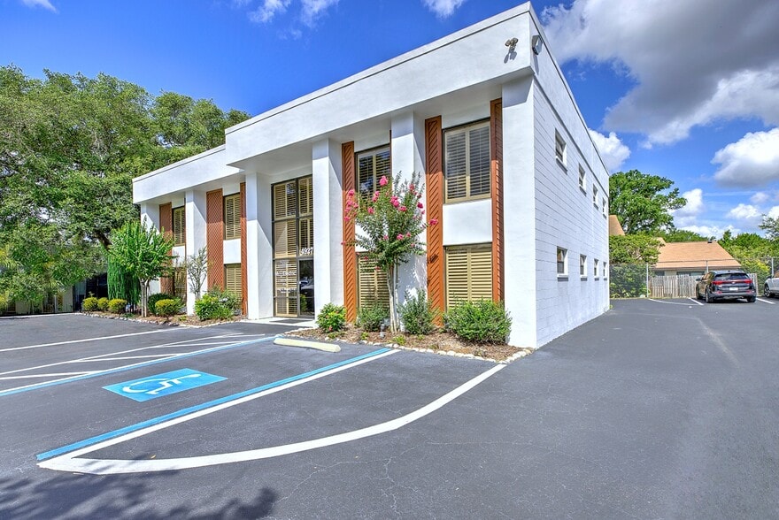 More Photos Of 4927 Southfork Dr, Lakeland Office For Sale