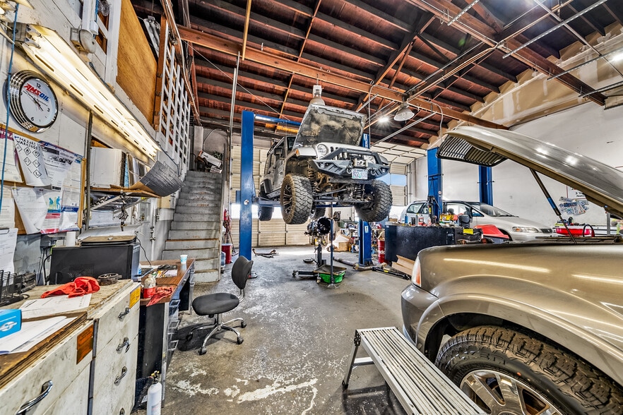 More Photos Of 3811 Crater Lake Hwy, Medford Warehouse For Sale